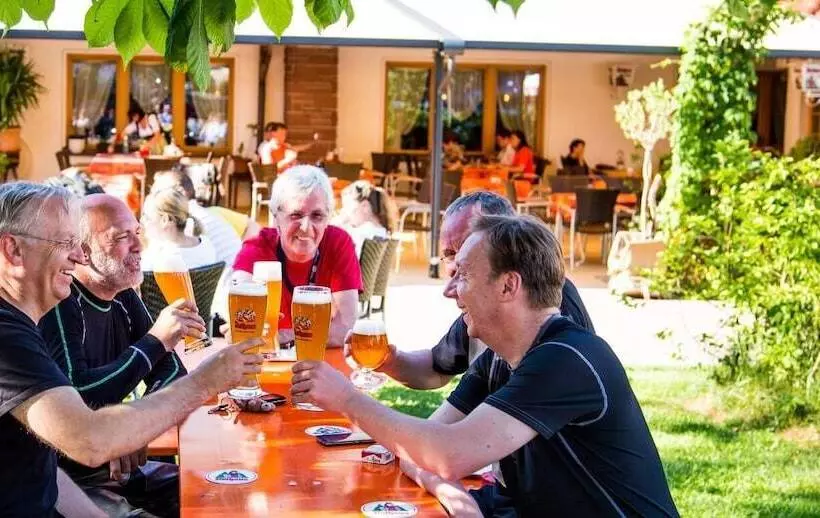 Hotelli Gasthof Zur Burg