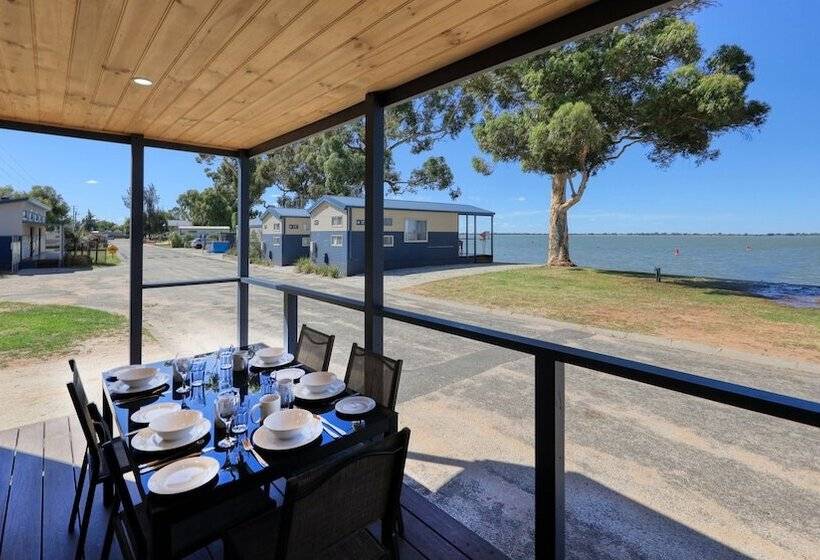 Отель Lake Boga Caravan Park