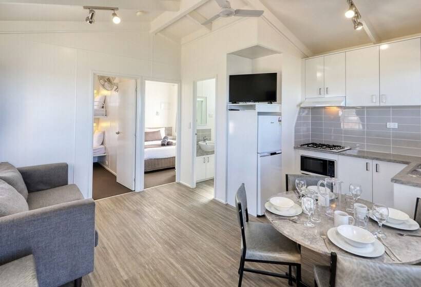 Отель Lake Boga Caravan Park