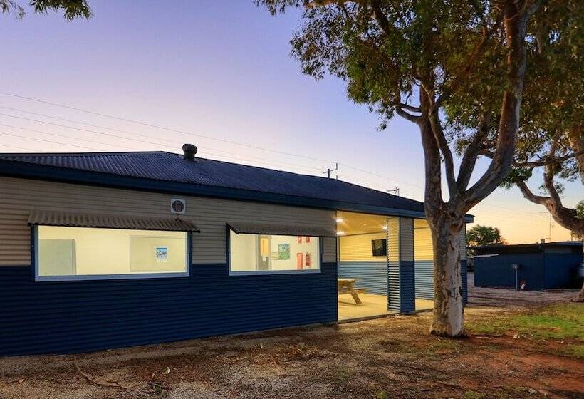 Отель Lake Boga Caravan Park