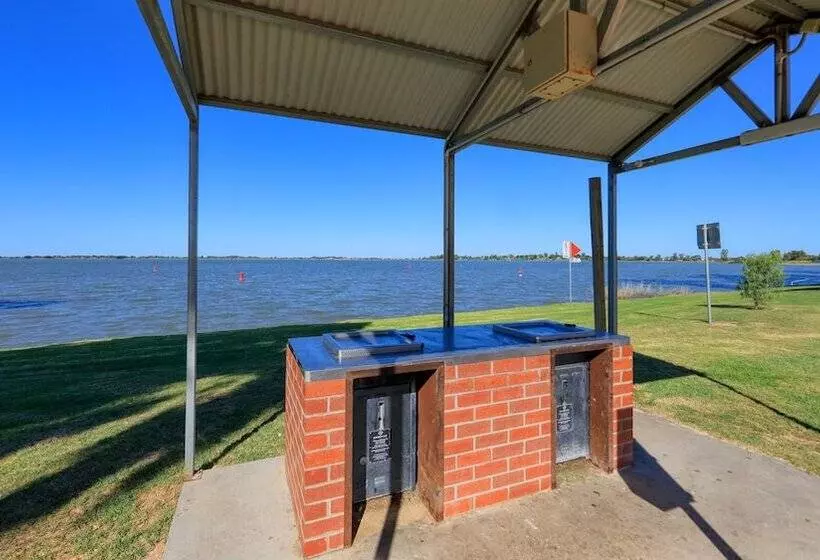 ホテル Lake Boga Caravan Park