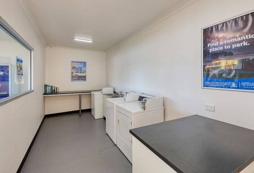 Отель Lake Boga Caravan Park