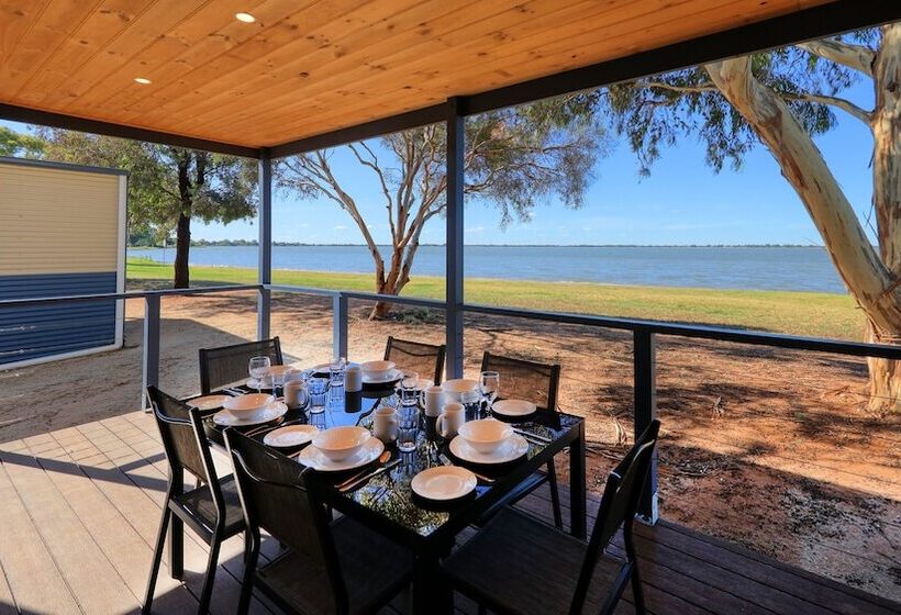 Отель Lake Boga Caravan Park