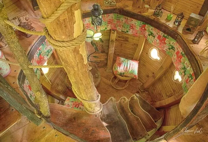 Hotelli L'arbre à Cabane