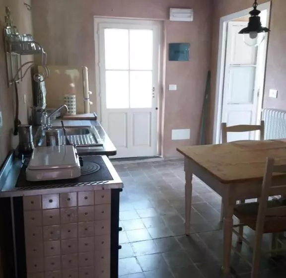 田舎風ホテル Agriturismo Di Charme E Ristorante Stallato Il Filo Di Paglia