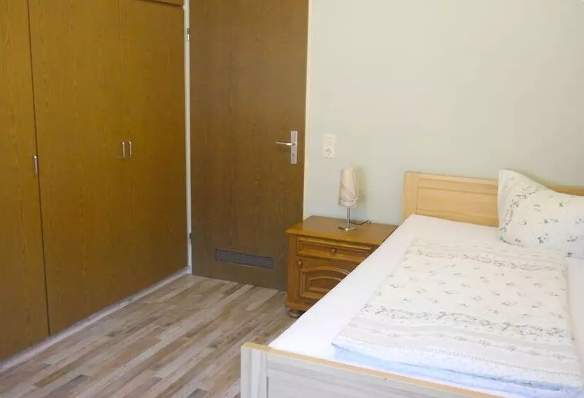 Majatalo Gästehaus Zimmer Frei