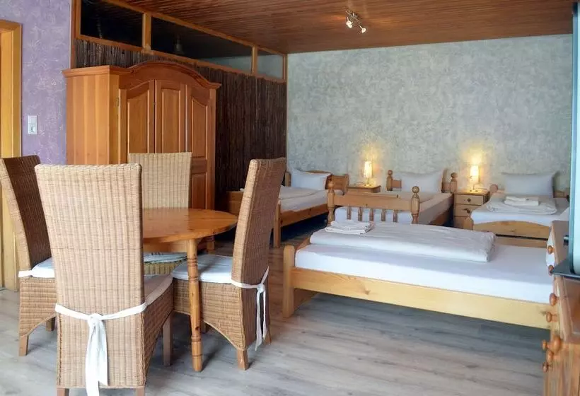 Majatalo Gästehaus Zimmer Frei