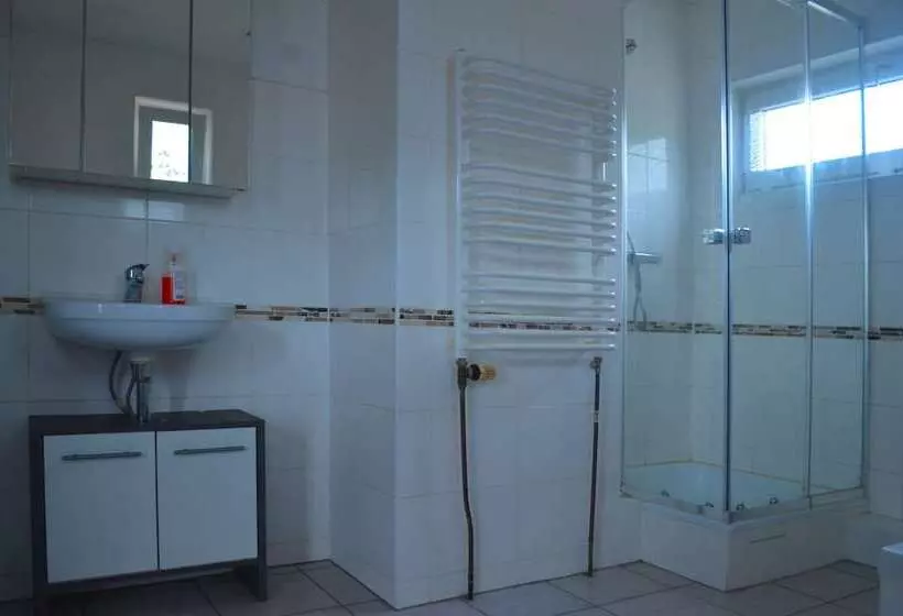 Majatalo Gästehaus Zimmer Frei