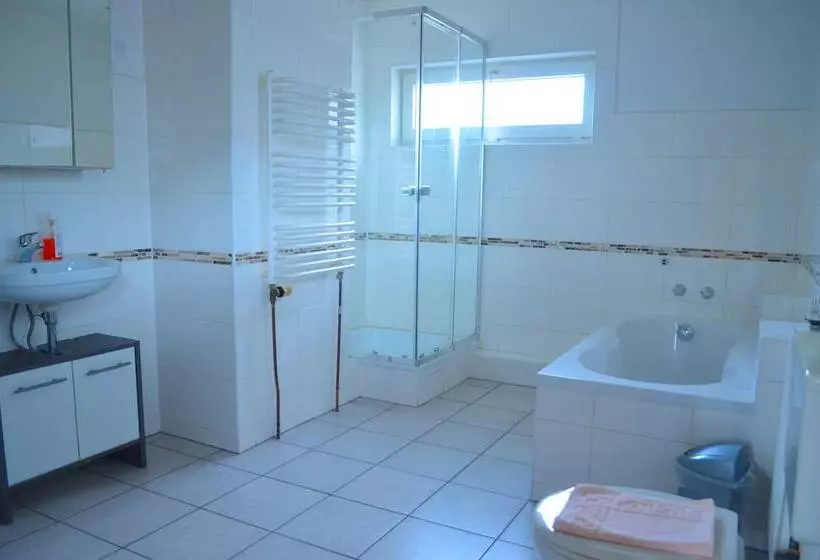 Majatalo Gästehaus Zimmer Frei