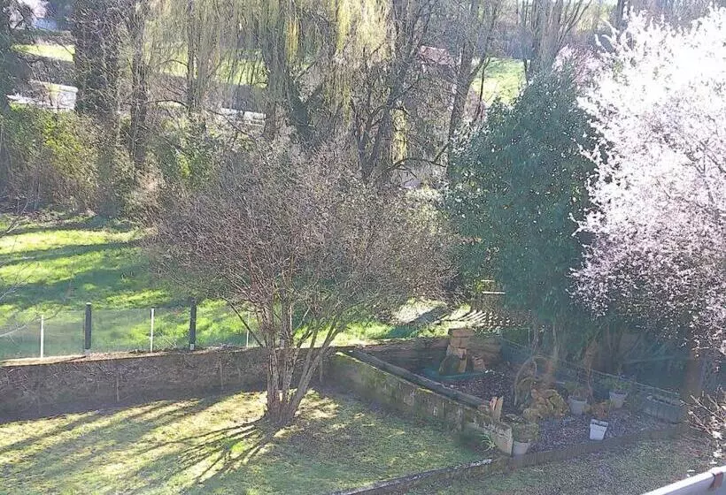 Aamiaismajoitus (B&B) A 2 Pas D Azay