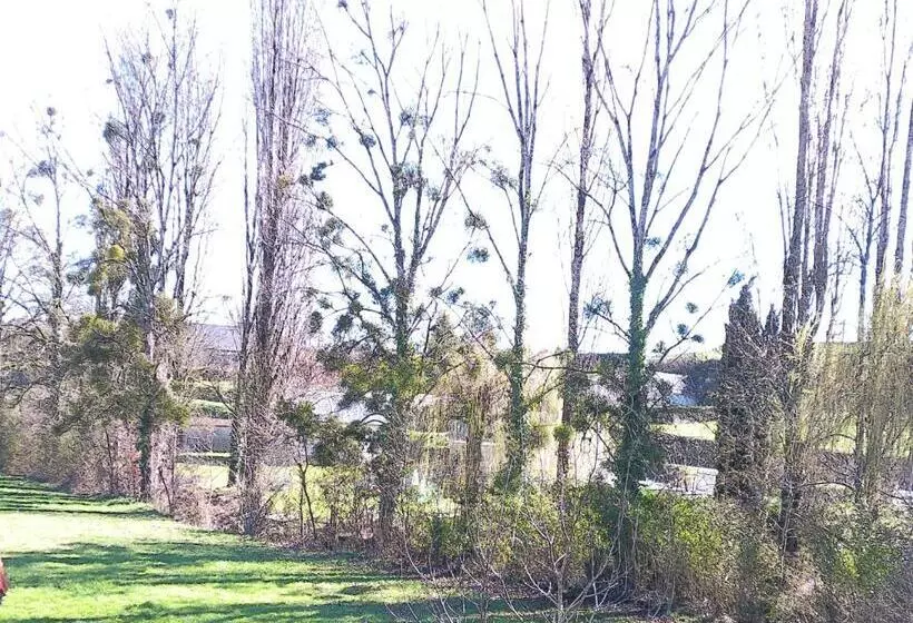 Aamiaismajoitus (B&B) A 2 Pas D Azay