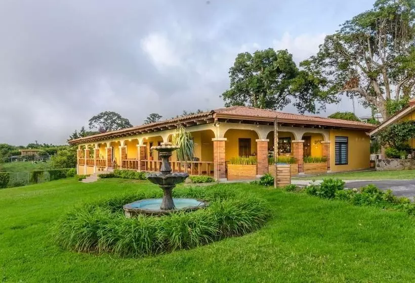 Hotelli Ananta Wellness & Retreat