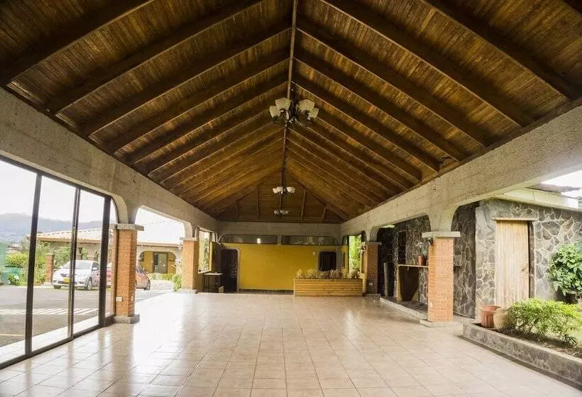 Hotelli Ananta Wellness & Retreat