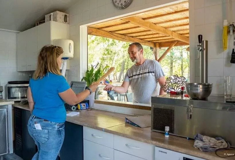 Hotelli Camping Le Chene Du Lac