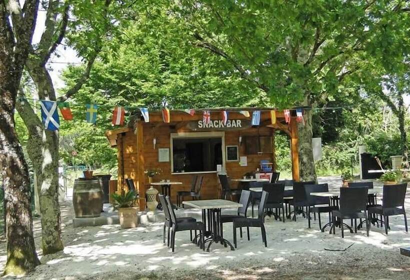 Отель Camping Le Chene Du Lac