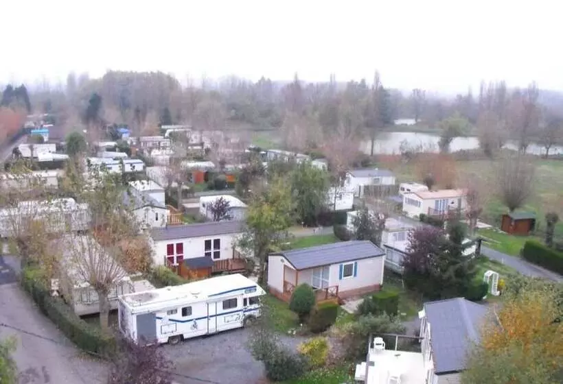 Hotelli Le Camp Des Roses