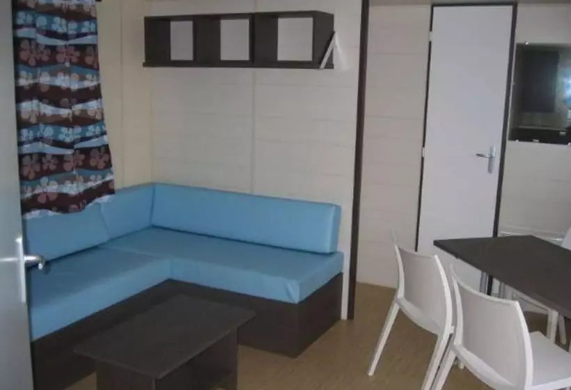 Hotelli Le Camp Des Roses