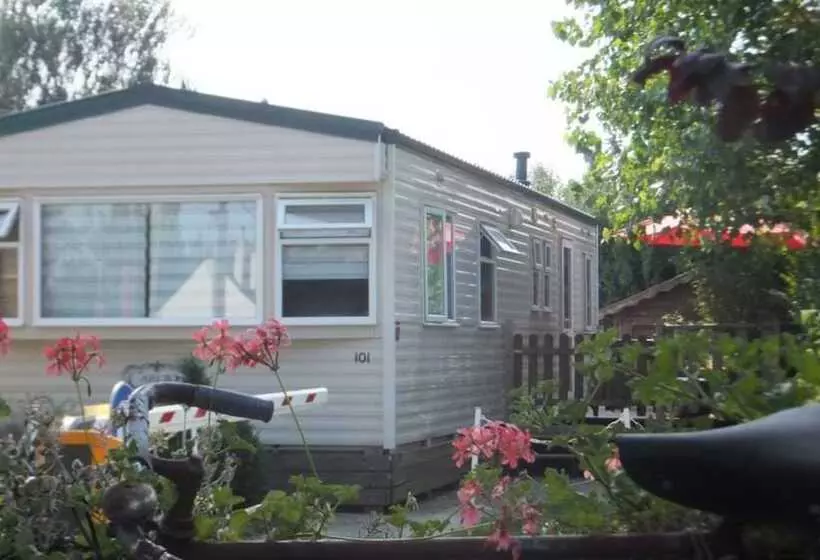 Hotelli Le Camp Des Roses