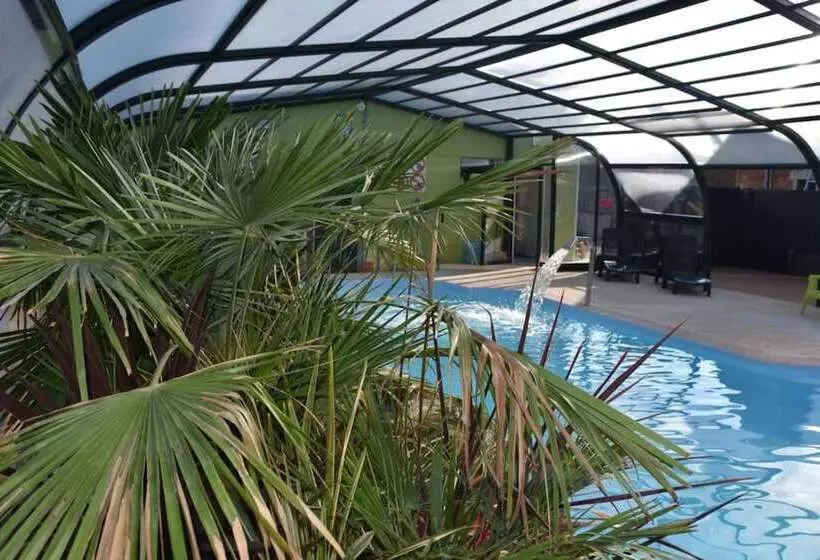 Hotelli Le Camp Des Roses