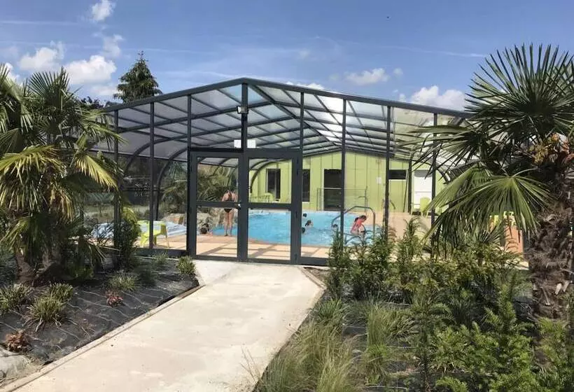 Hotelli Le Camp Des Roses