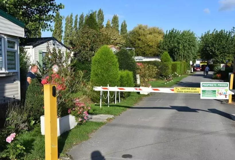 Hotelli Le Camp Des Roses