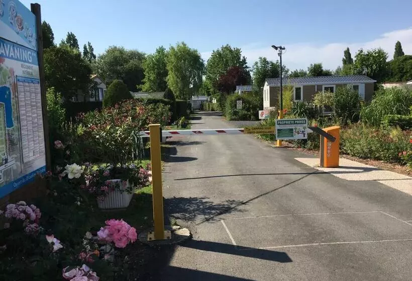 Hotelli Le Camp Des Roses