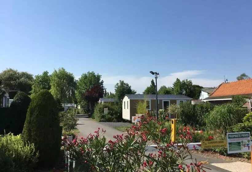 Hotelli Le Camp Des Roses