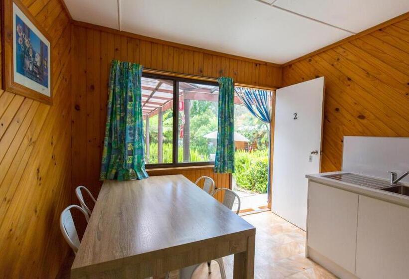 Отель Wonboyn Cabins