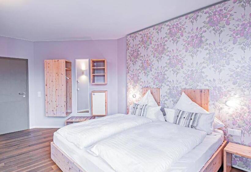 פנסיון Johannishof Weincafe & Gastehaus