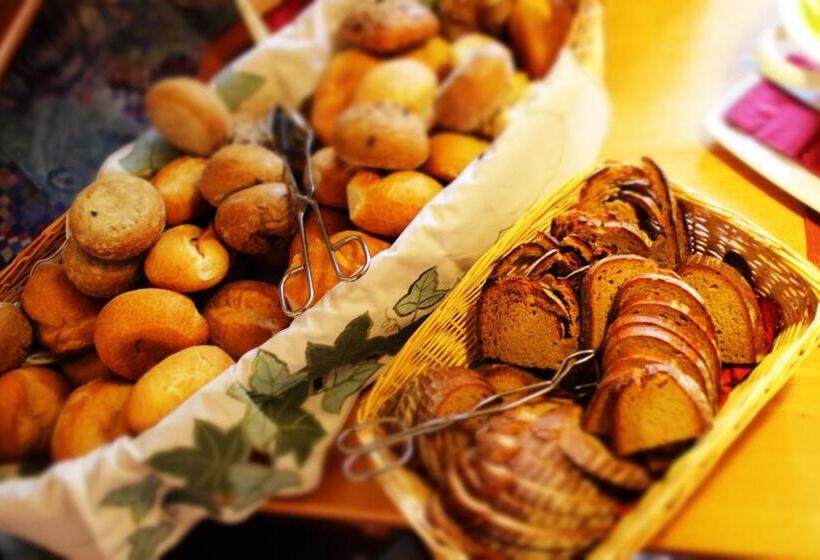 פנסיון Johannishof Weincafe & Gastehaus