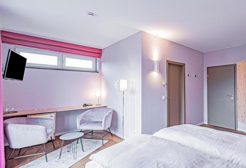 פנסיון Johannishof Weincafe & Gastehaus