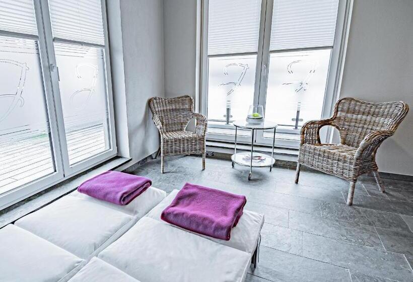 פנסיון Johannishof Weincafe & Gastehaus