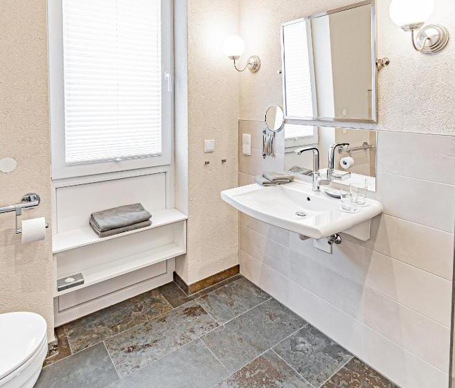 פנסיון Johannishof Weincafe & Gastehaus