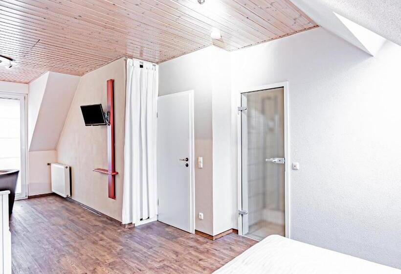 פנסיון Johannishof Weincafe & Gastehaus