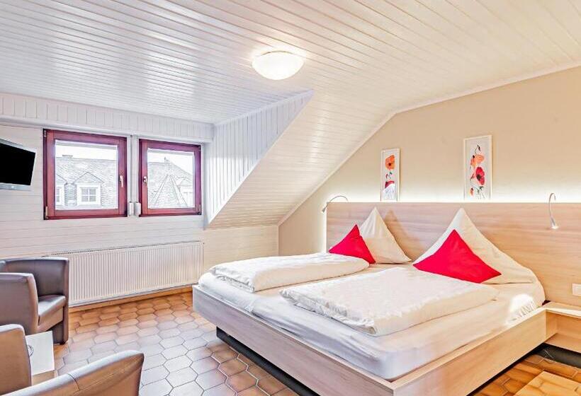 פנסיון Johannishof Weincafe & Gastehaus