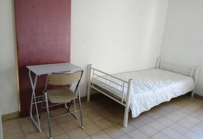 פנסיון L Imparfaite