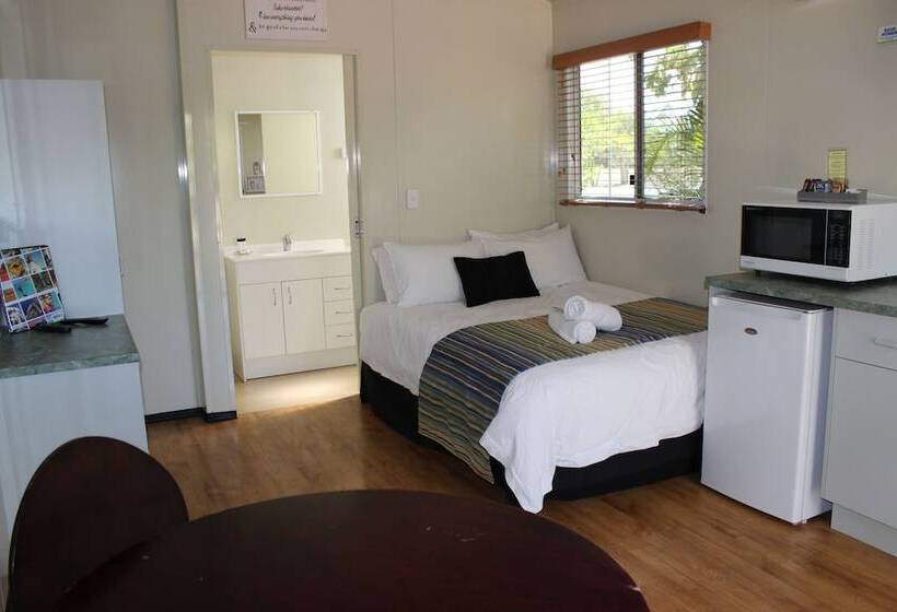 בית מלון כפרי Big4 Aussie Outback Oasis Holiday Park