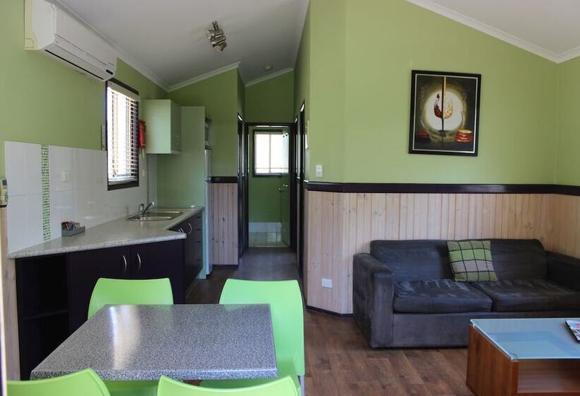 בית מלון כפרי Big4 Aussie Outback Oasis Holiday Park