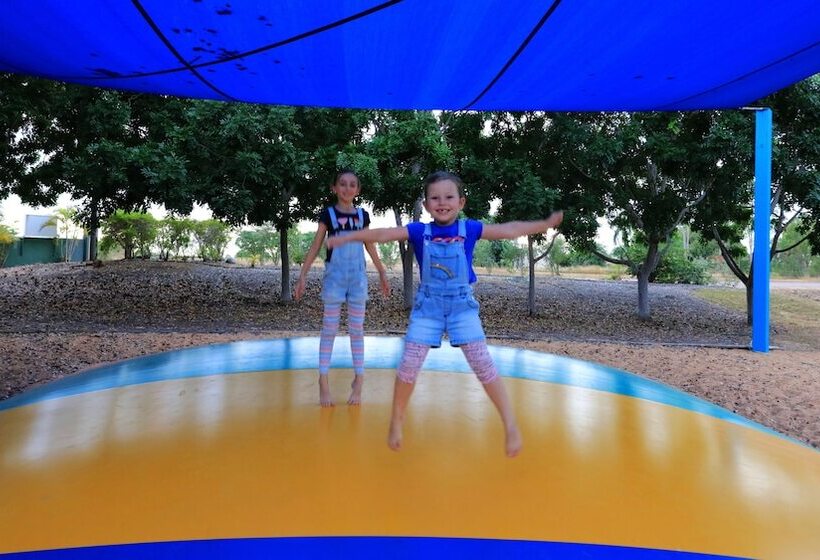 בית מלון כפרי Big4 Aussie Outback Oasis Holiday Park