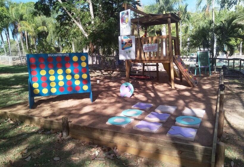 בית מלון כפרי Big4 Aussie Outback Oasis Holiday Park