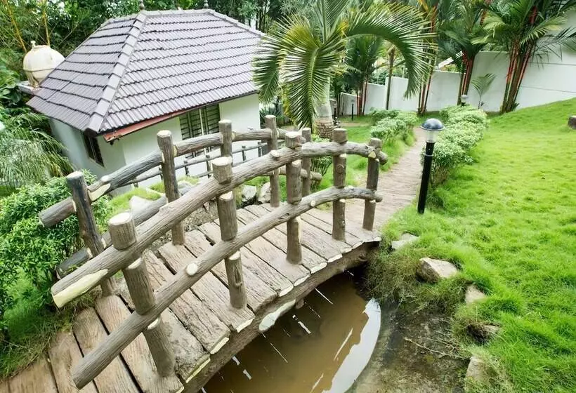 Hotelli Karapuzha Island Resort