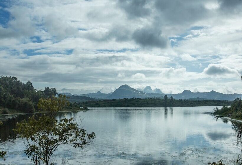 Hotelli Karapuzha Island Resort
