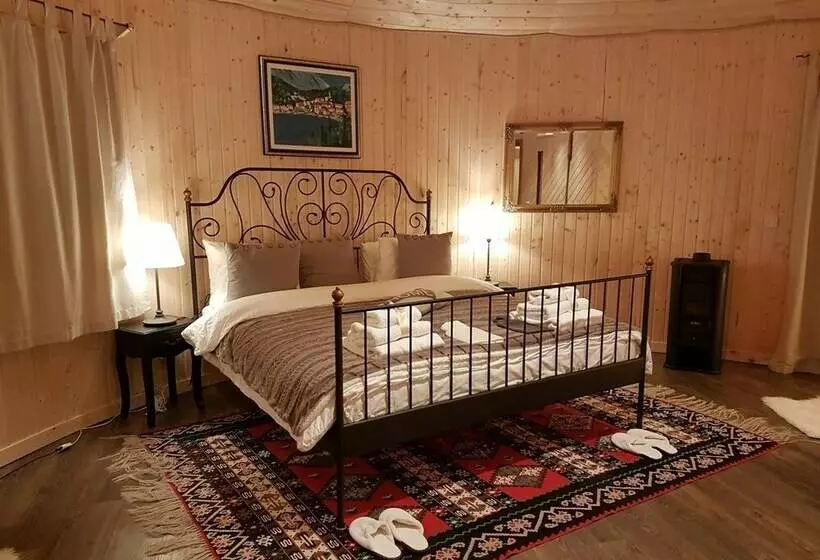 هتل روستایی Linden Tree Retreat & Ranch