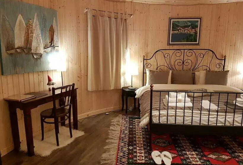 هتل روستایی Linden Tree Retreat & Ranch