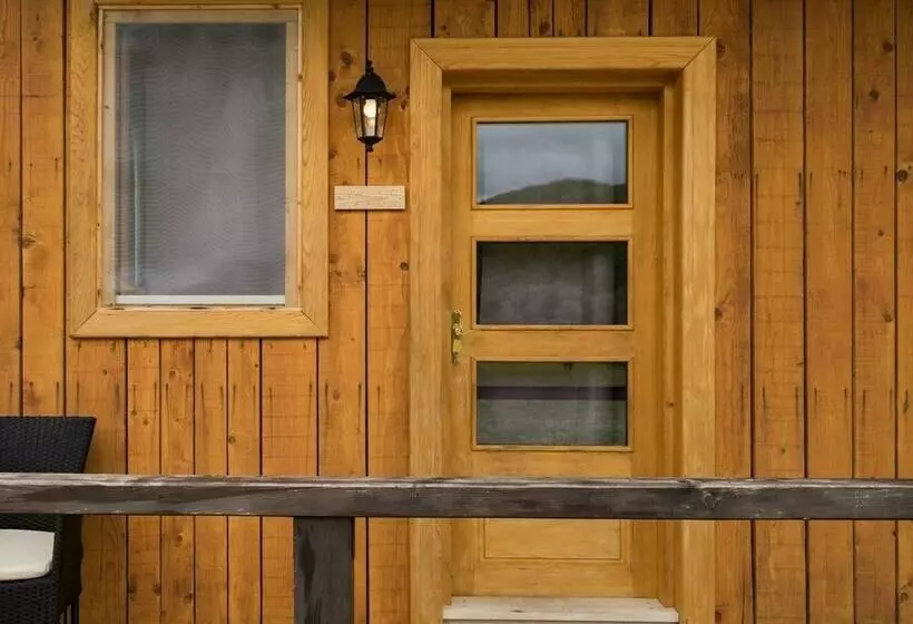 هتل روستایی Linden Tree Retreat & Ranch