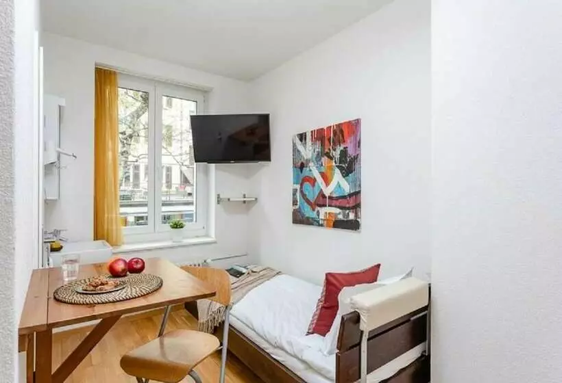 هتل Swiss Star Guesthouse Oerlikon