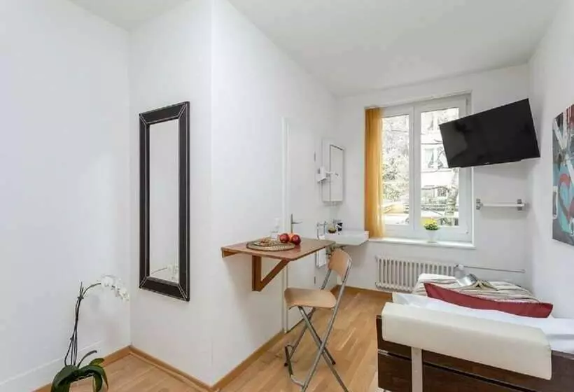 هتل Swiss Star Guesthouse Oerlikon