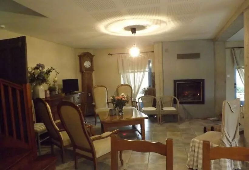 ペンション Chambre Et Table D’hôtes Le Fougal