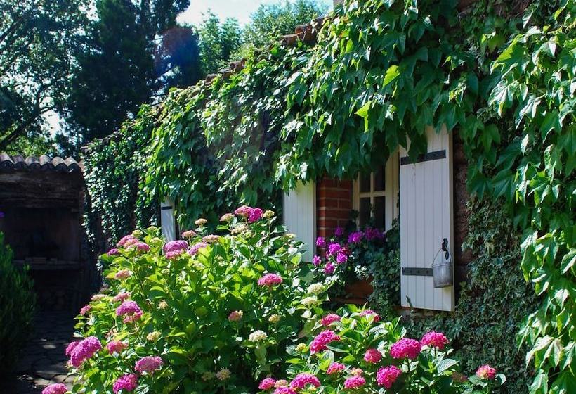 Quaint Cottage In Teillet With Valley View