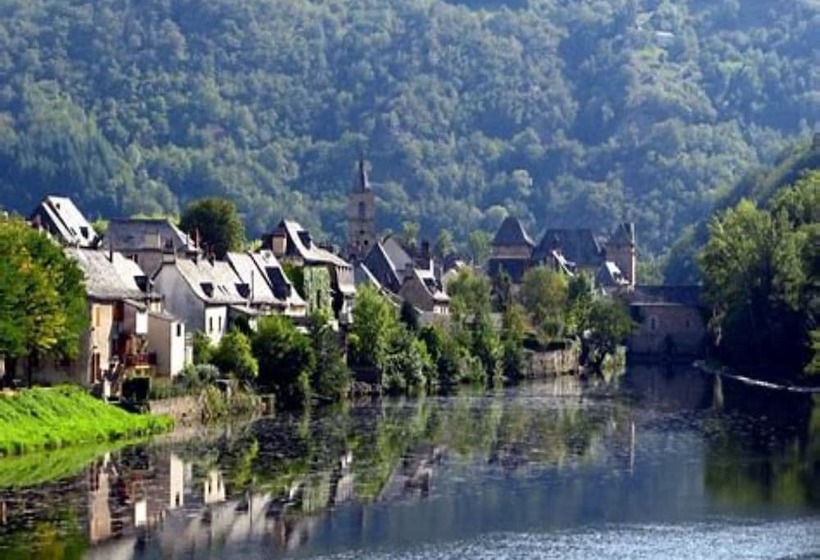 Quaint Cottage In Teillet With Valley View